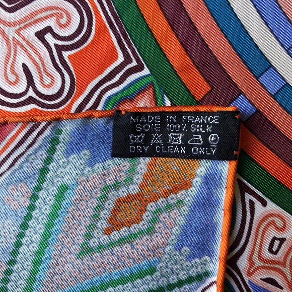 Authentic Hermes silk scarf 90cm - Picture 5 of 7